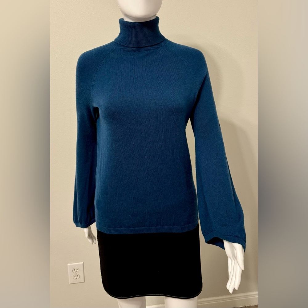 Worth New York. Wool turtleneck sweater size S. Blue. Sweater with flared